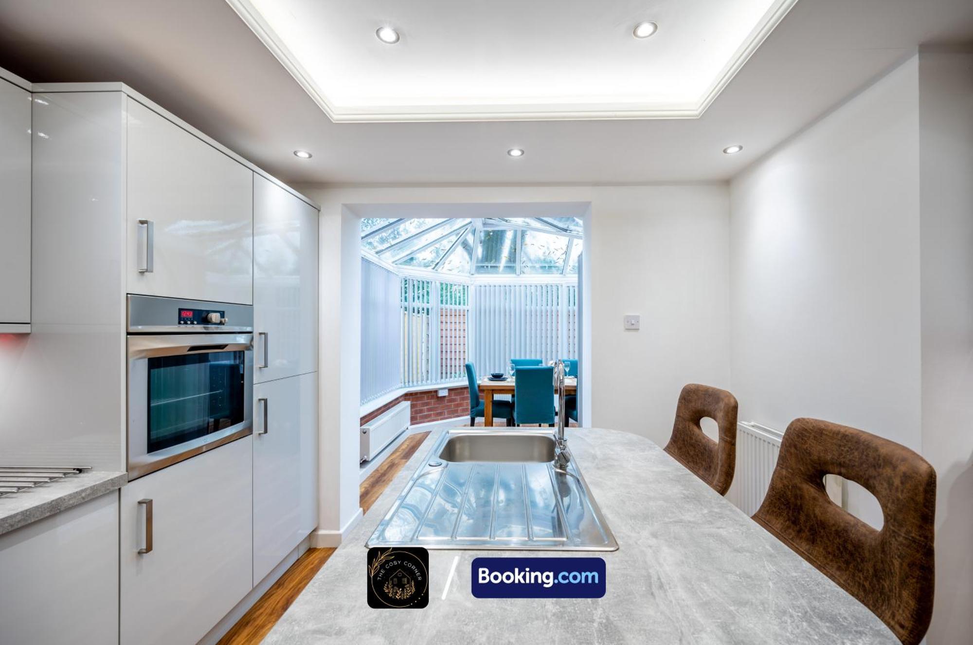 Apartmán Cosy 3-Bed House, Garden & Free Parking In Stretford Manchester Exteriér fotografie