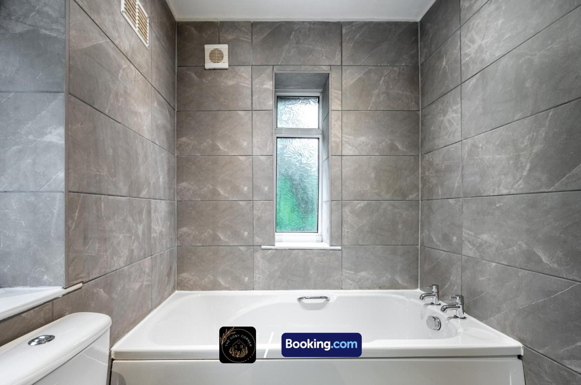 Apartmán Cosy 3-Bed House, Garden & Free Parking In Stretford Manchester Exteriér fotografie