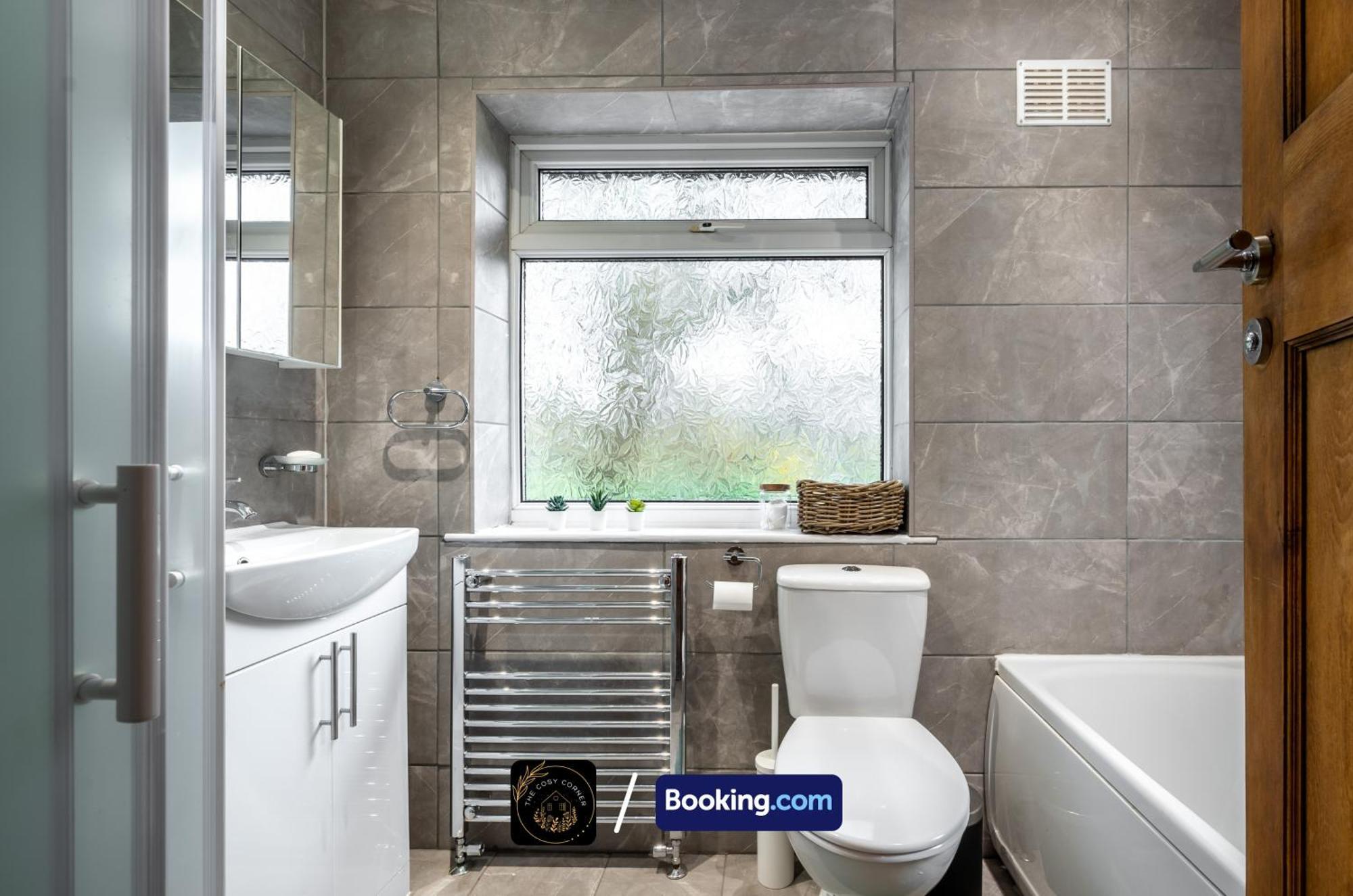 Apartmán Cosy 3-Bed House, Garden & Free Parking In Stretford Manchester Exteriér fotografie