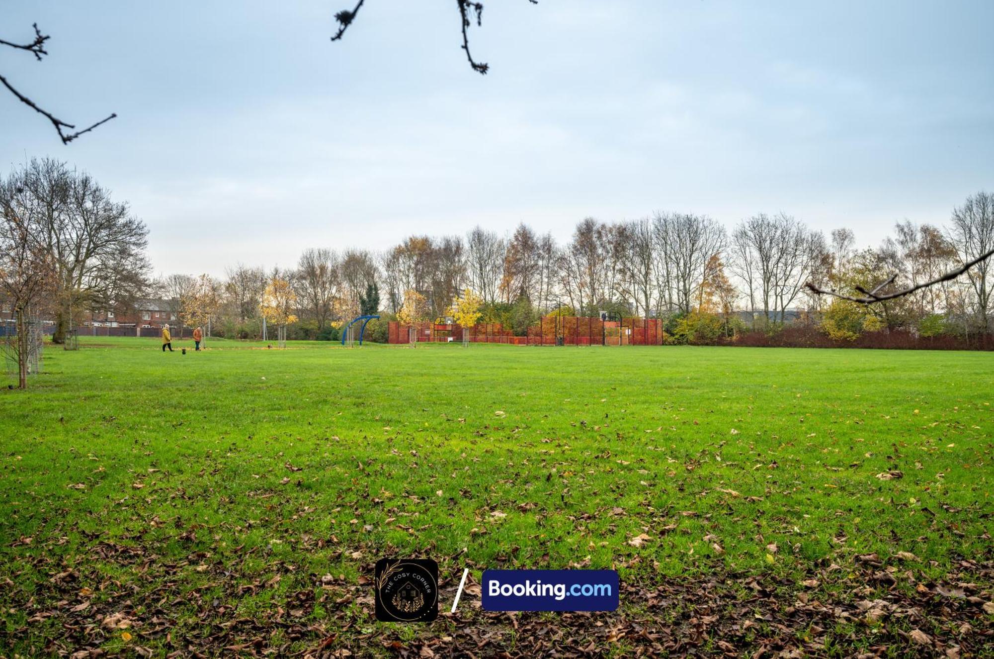 Apartmán Cosy 3-Bed House, Garden & Free Parking In Stretford Manchester Exteriér fotografie