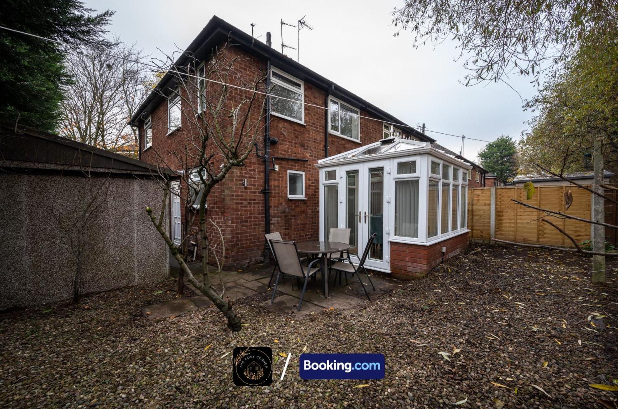 Apartmán Cosy 3-Bed House, Garden & Free Parking In Stretford Manchester Exteriér fotografie